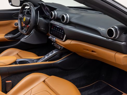 Used 2020 Ferrari Portofino RWD image 31