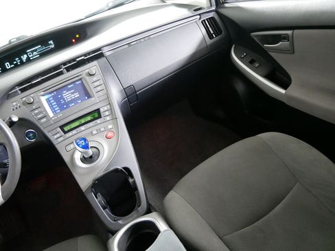 Used 2014 Toyota Prius Three w/ Solar Roof Package FWD image 11