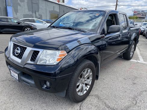 Used 2020 Nissan Frontier SV RWD image 2