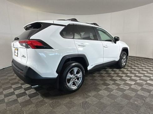Used 2022 Toyota RAV4 LE AWD/4WD image 3