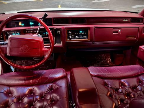 Used 1991 Cadillac Fleetwood Coupe FWD image 16