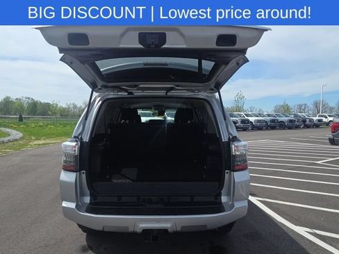 Used 2021 Toyota 4Runner SR5 AWD/4WD image 12