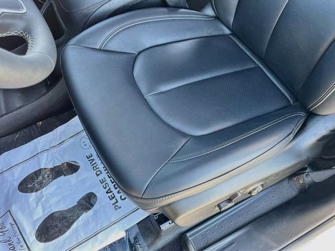 Used 2026 Chrysler Pacifica Select FWD image 18