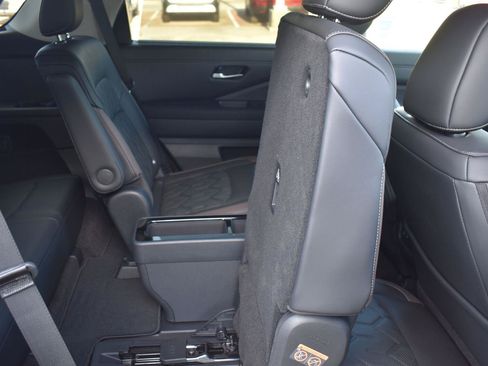 New 2026 Nissan Pathfinder Platinum w/ Accent Package FWD image 76