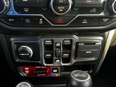 Used 2023 Jeep Wrangler Unlimited Rubicon 4xe image 26