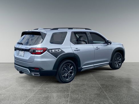 Used 2023 Honda Pilot Touring image 5