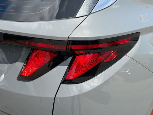 Used 2025 Hyundai Tucson SE image 24