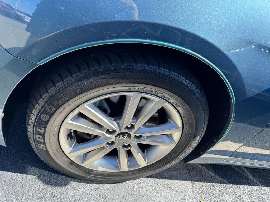 Used 2015 Hyundai Sonata SE w/ Option Group 09 FWD image 4