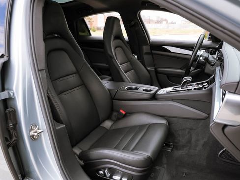 Used 2018 Porsche Panamera 4S image 25