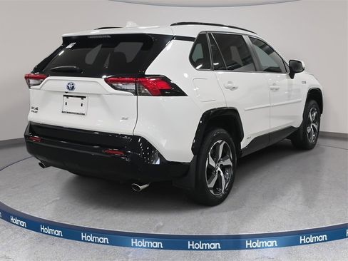 Used 2021 Toyota RAV4 SE image 6