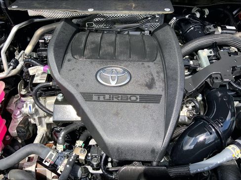 Used 2023 Toyota Highlander XLE image 32