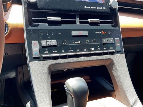 Used 2019 Toyota Avalon Limited FWD image 31