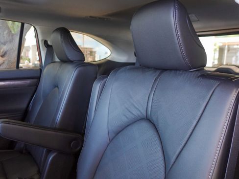 New 2026 Toyota Highlander Platinum image 20