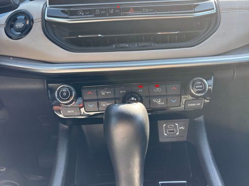Used 2025 Jeep Compass Limited AWD/4WD image 17