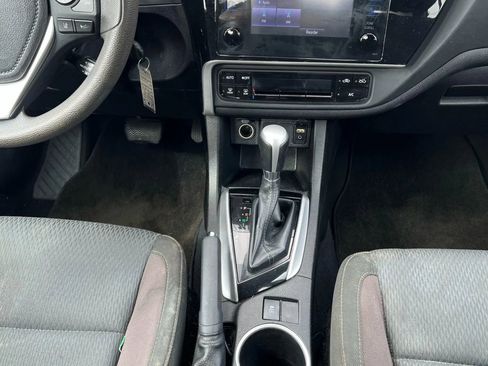 Used 2019 Toyota Corolla LE image 12