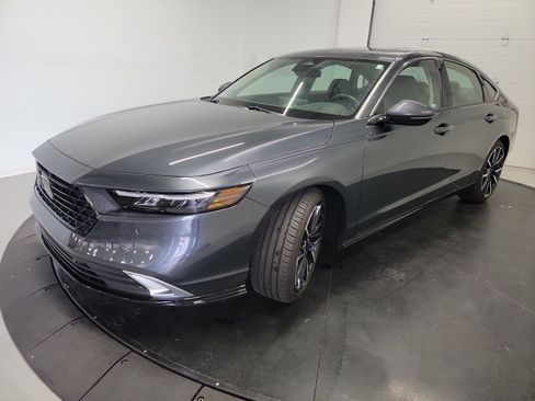Used 2023 Honda Accord Touring image 3