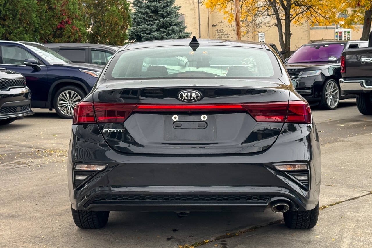 Used 2019 Kia Forte LXS FWD image 4