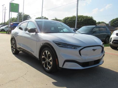 Used 2023 Ford Mustang Mach-E Premium image 4