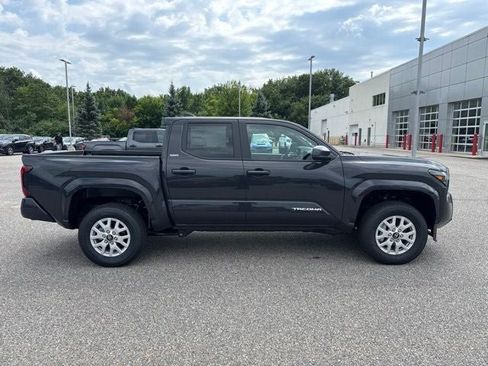 Used 2026 Toyota Tacoma SR5 AWD/4WD image 13
