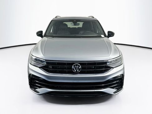 Used 2023 Volkswagen Tiguan SE R-Line FWD image 2
