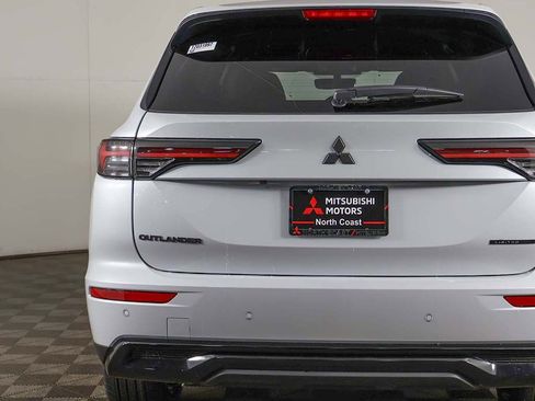 New 2026 Mitsubishi Outlander LE FWD image 14