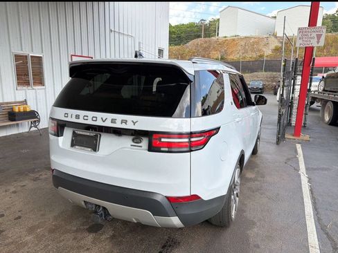 Used 2017 Land Rover Discovery HSE AWD/4WD image 4
