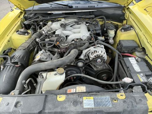 Used 2003 Ford Mustang Convertible RWD image 19