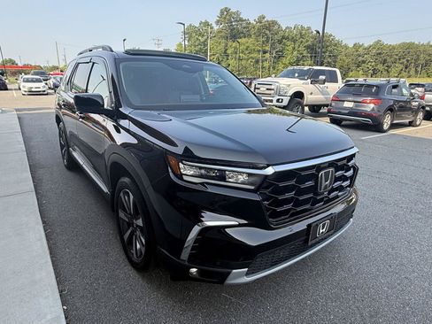Used 2024 Honda Pilot Touring image 8