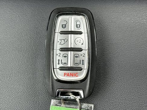 Used 2025 Chrysler Pacifica Select FWD image 24