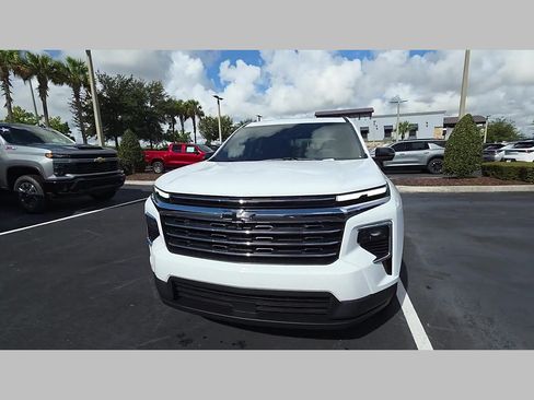 New 2027 Chevrolet Traverse LT w/ Sun and Wheel Package FWD image 26