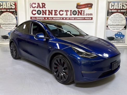 Used 2024 Tesla Model Y Performance AWD/4WD image 1