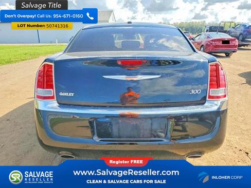 Used 2014 Chrysler 300 w/ Driver Convenience Group RWD image 8