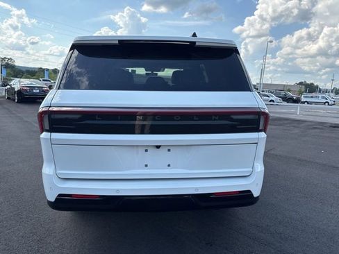 Used 2025 Lincoln Navigator Reserve AWD/4WD image 6