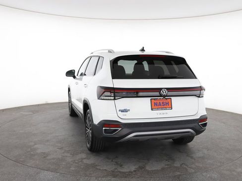 Used 2025 Volkswagen Taos SE FWD image 10