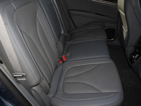 Used 2019 Lincoln Nautilus Reserve FWD image 21