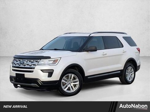 Used 2018 Ford Explorer XLT image 1