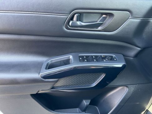 Used 2025 Nissan Pathfinder SV image 18