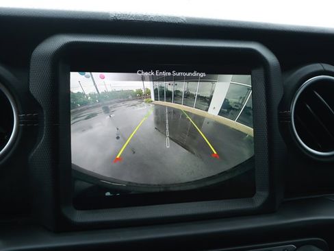 Certified 2021 Jeep Wrangler Unlimited Sahara w/ Cold Weather Group image 17