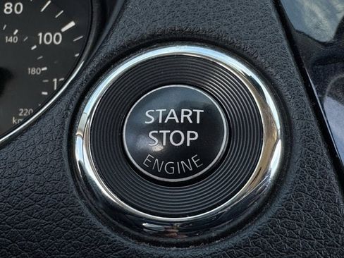 Used 2020 Nissan Rogue SV image 24