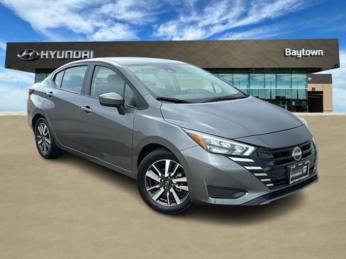 Used 2025 Nissan Versa SV FWD image 1