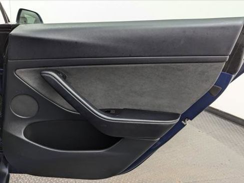 Used 2023 Tesla Model 3 Standard Range image 18