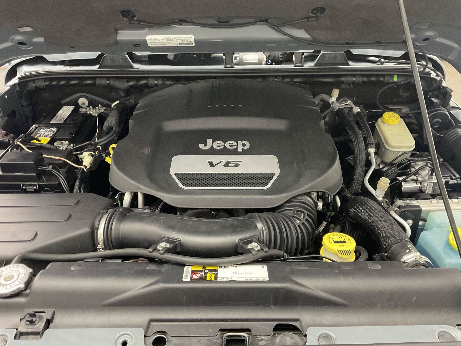 Used 2015 Jeep Wrangler Unlimited Sahara AWD/4WD image 16