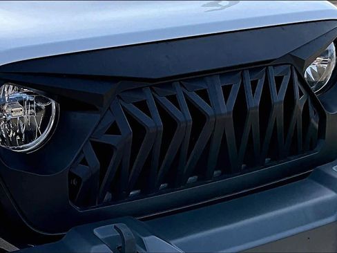 Used 2019 Jeep Wrangler Unlimited Sahara w/ Uconnect 4C Nav & Sound Group image 27