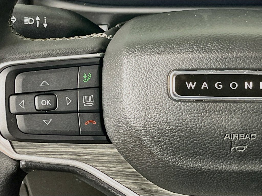 Used 2024 Jeep Wagoneer L Series II w/ Flexible Seating Group AWD/4WD image 17