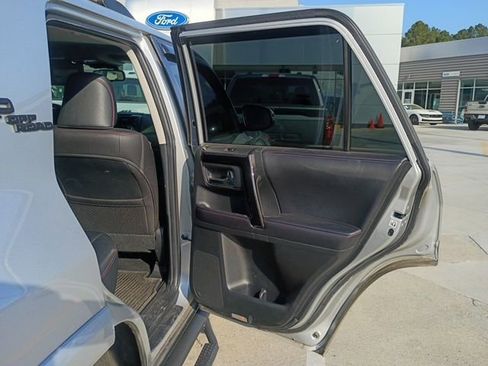 Used 2018 Toyota 4Runner TRD Off-Road Premium image 21