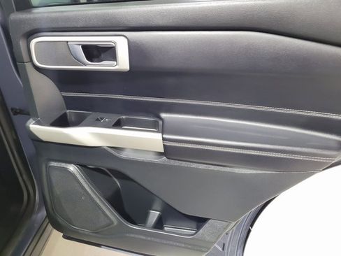 Used 2021 Ford Explorer XLT image 60