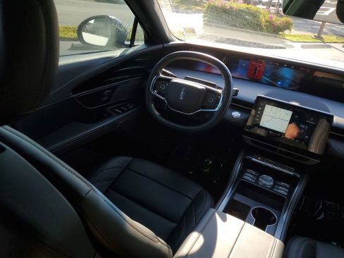 Used 2024 Lincoln Nautilus Premier w/ Jet Appearance Package image 23