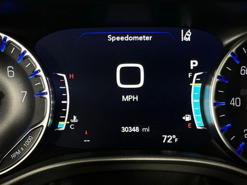 Used 2025 Chrysler Pacifica Select image 17