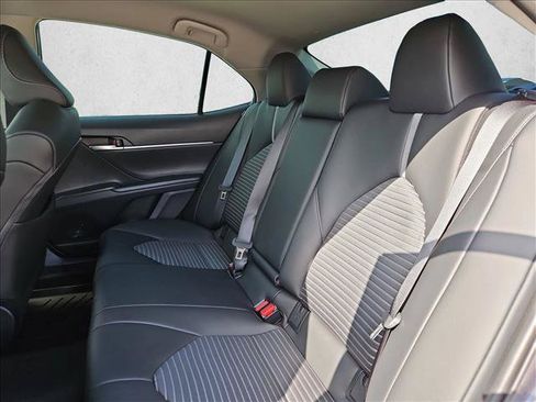 Used 2024 Toyota Camry SE FWD image 17