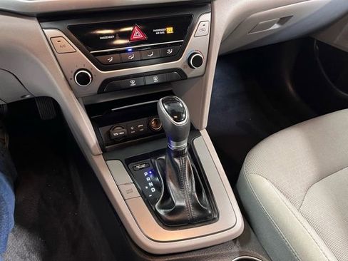 Used 2017 Hyundai Elantra SE image 25